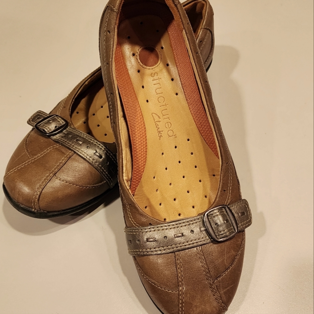 Clark's Unstructured Women's Flat Casual/Driving Shoe, Brown Premium Leather, 6M